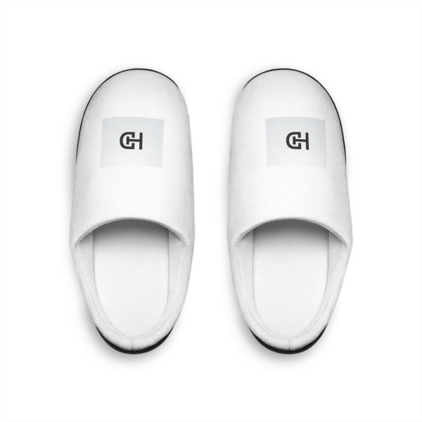 Cozy women’s indoor slipper provide warmth and comfort. Plush, soft, and stylish, these slippers are perfect for relaxation at home!